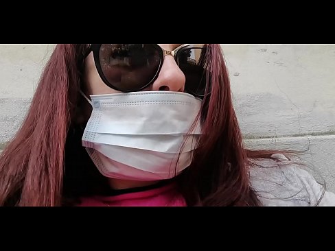 ❤️ Nicoletta报复她的邻居，在他的车库里撒尿（特别Covid19意大利检疫局） Porn video